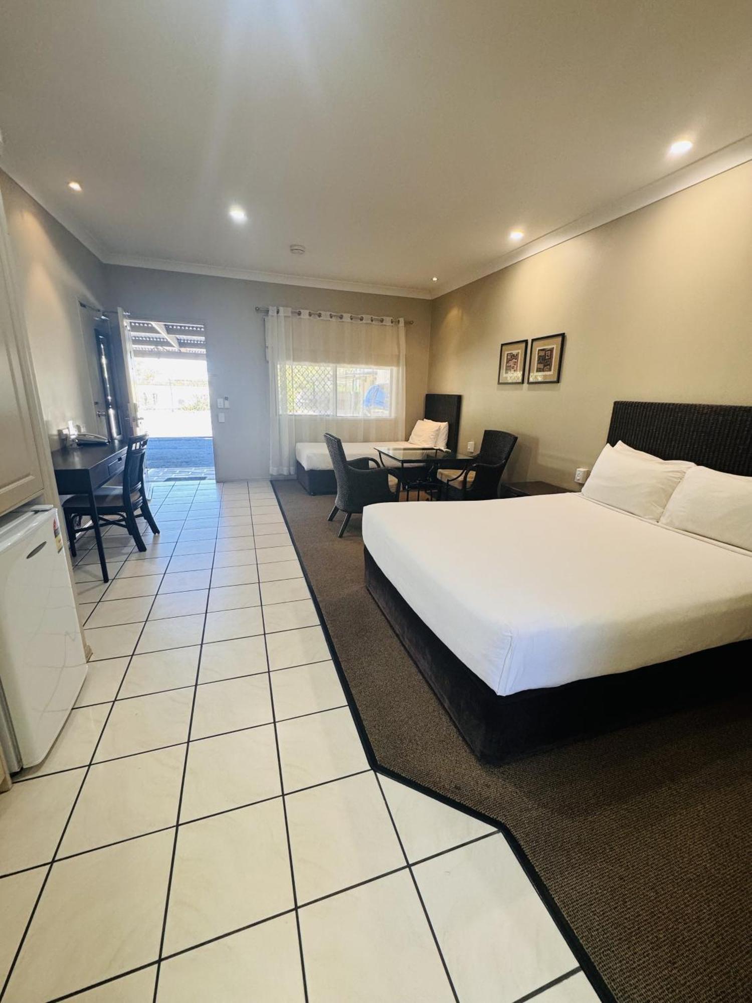 Best Western Bungil Creek Motel Рома Экстерьер фото