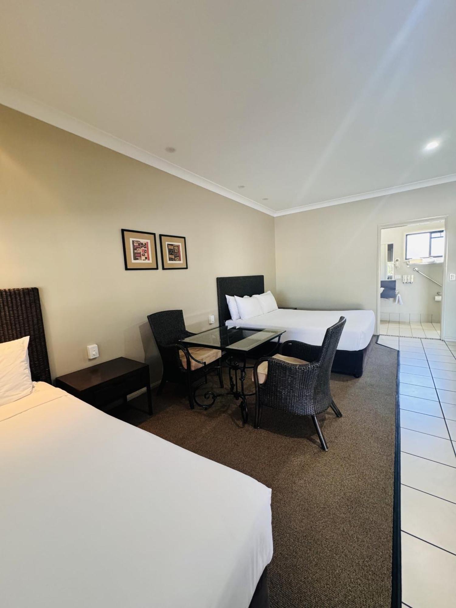 Best Western Bungil Creek Motel Рома Экстерьер фото