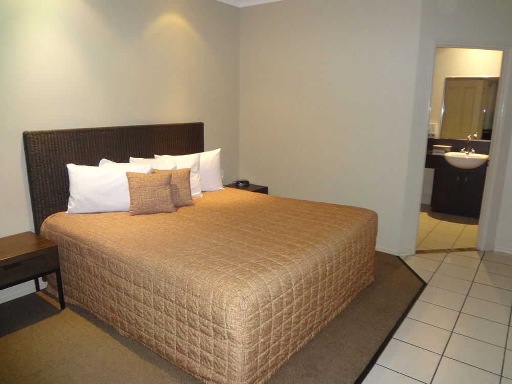 Best Western Bungil Creek Motel Рома Экстерьер фото